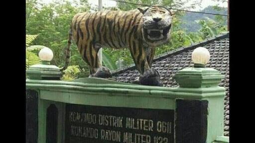 tiger statue with a goofy expression and odd proportions